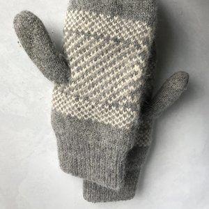 Icelandic Wool-Blend Grey Snowflake Mittens